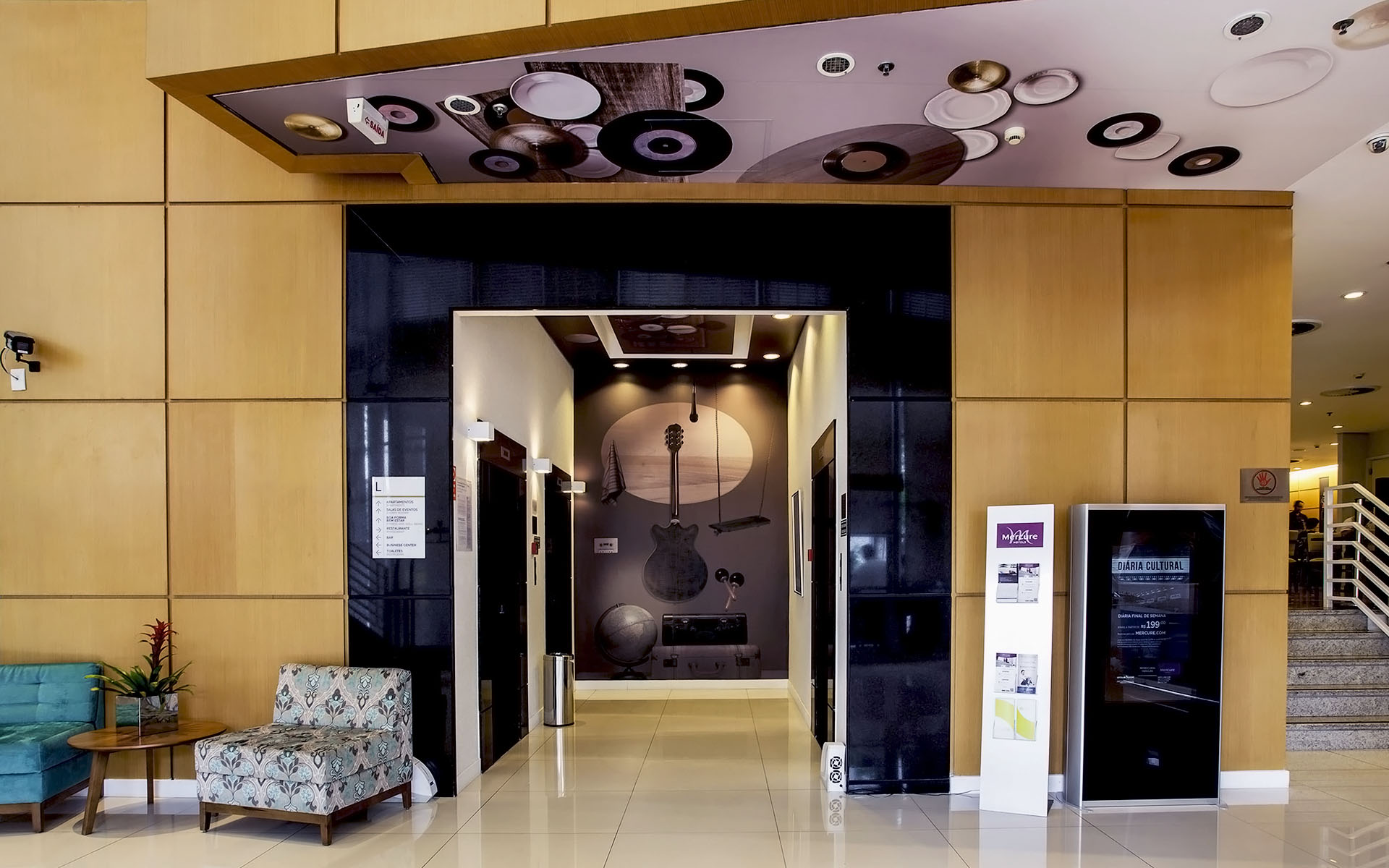 Transforme seu espaço com arte personalizada Arteo. Soluções exclusivas para hotéis e ambientes corporativos exclusivos, elevando design e marca.