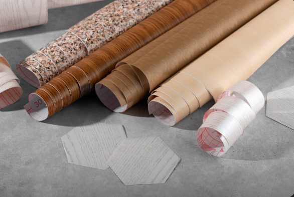 Transforme seus ambientes corporativos com papel de parede personalizado